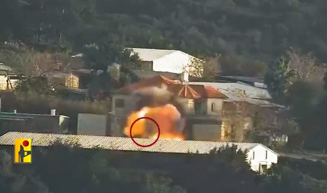 استهداف تجمع لجنود جيش العدو الاسرائيلي داخل احد المنازل في مستوطنة شتولا 8-1-2024