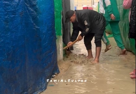غرق خيام النازحين في غزة بمياه الامطار
